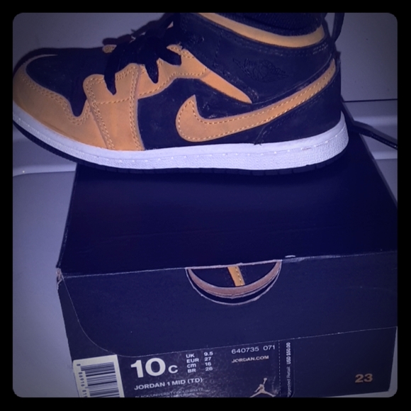 NIKE SHOES - Picture 1 of 2